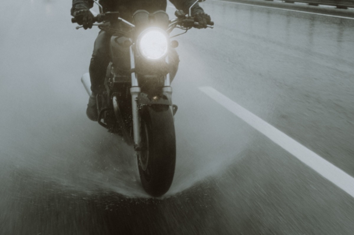 moto lluvia manejo 2