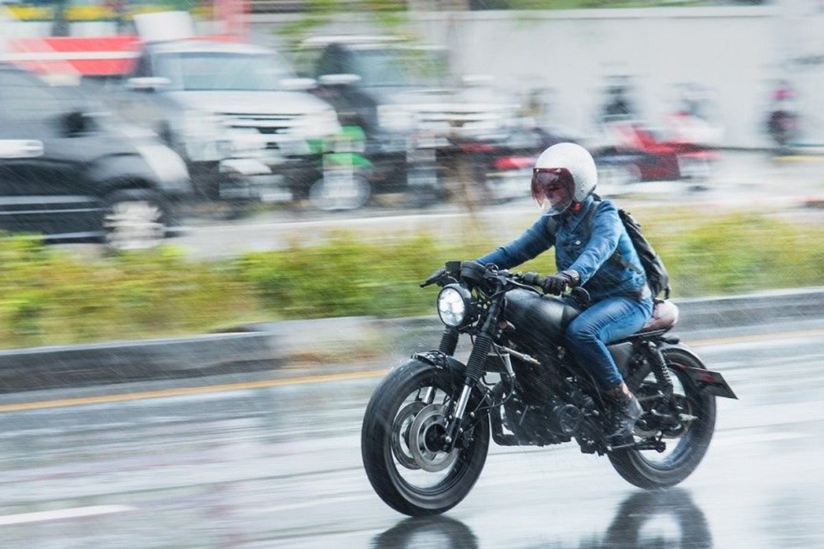moto lluvia manejo 4