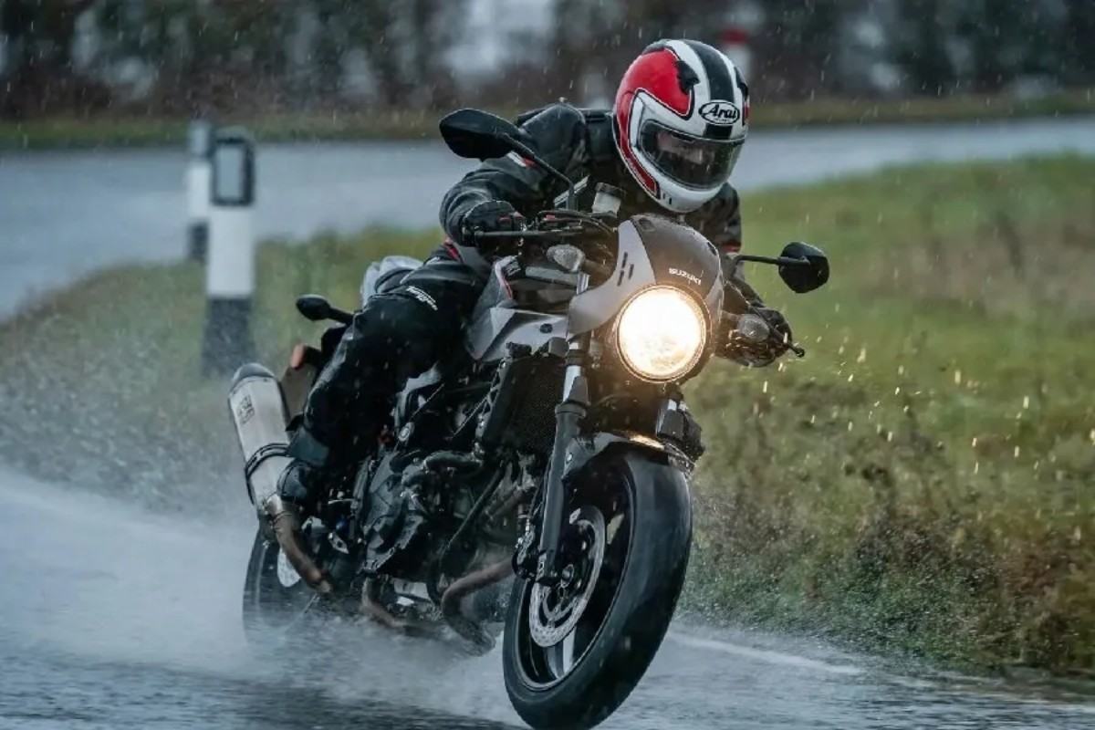 moto lluvia manejo 5