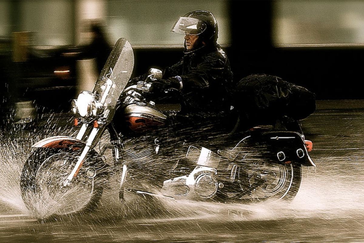 moto lluvia manejo 6