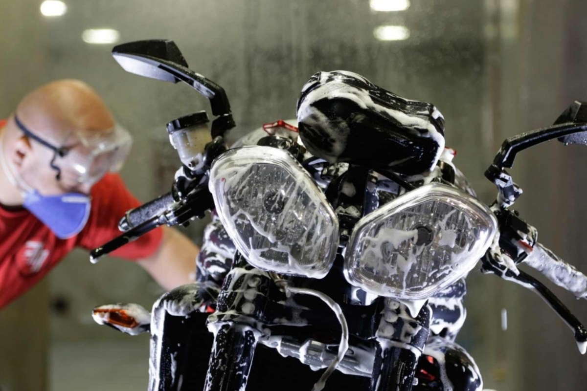Fotos Consejos para limpiar tu moto sin dañarla