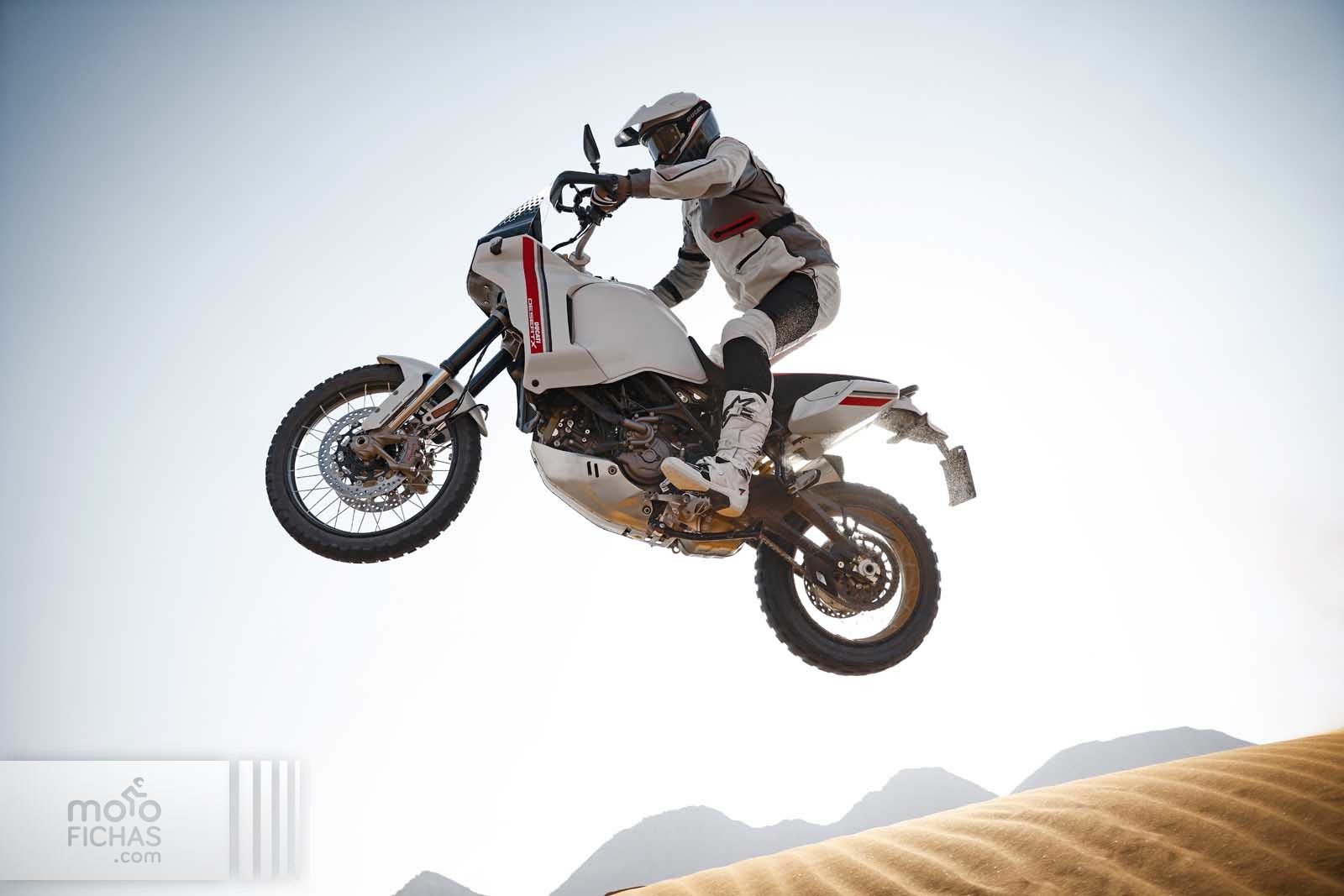 ducati desertx 2022 accion 02