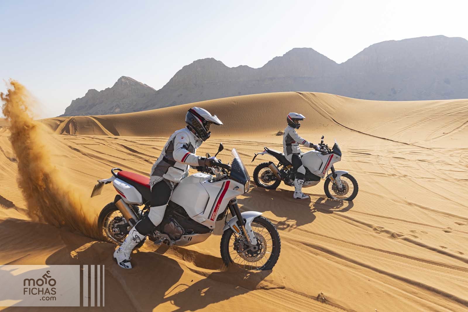 ducati desertx 2022 accion 04