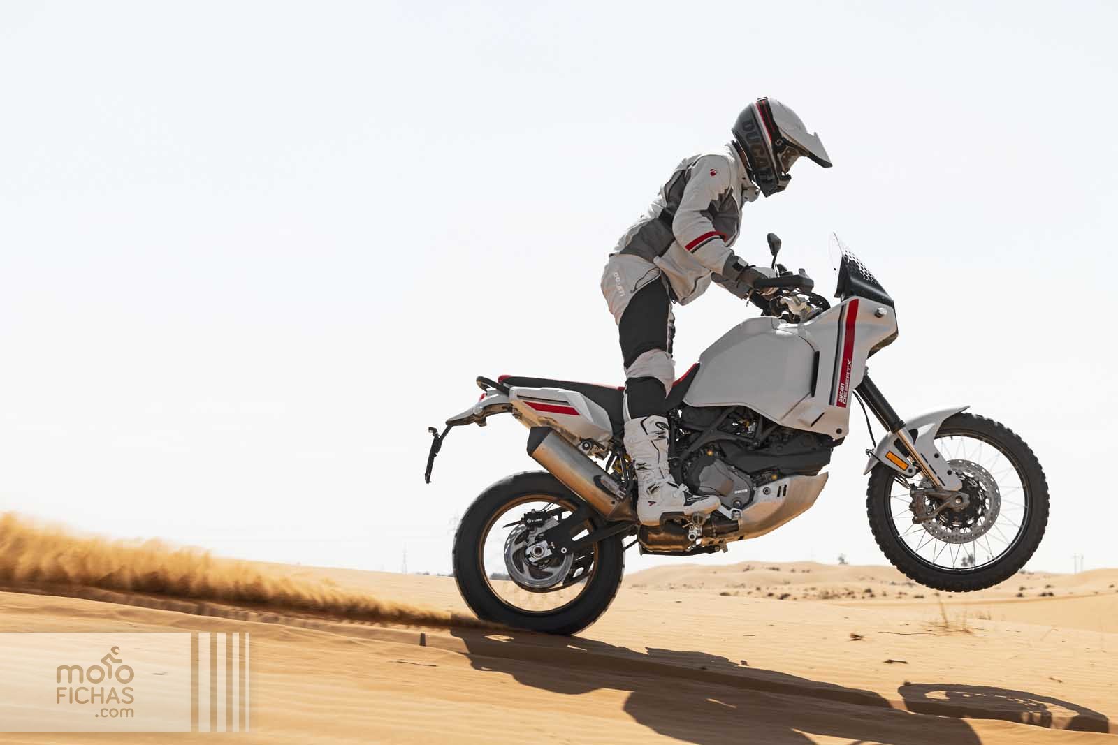 ducati desertx 2022 accion 07