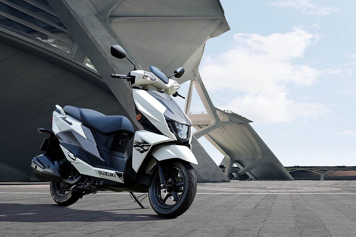 Fotos Suzuki Avenis 2024: un scooter con mucha personalidad y un gran manejo