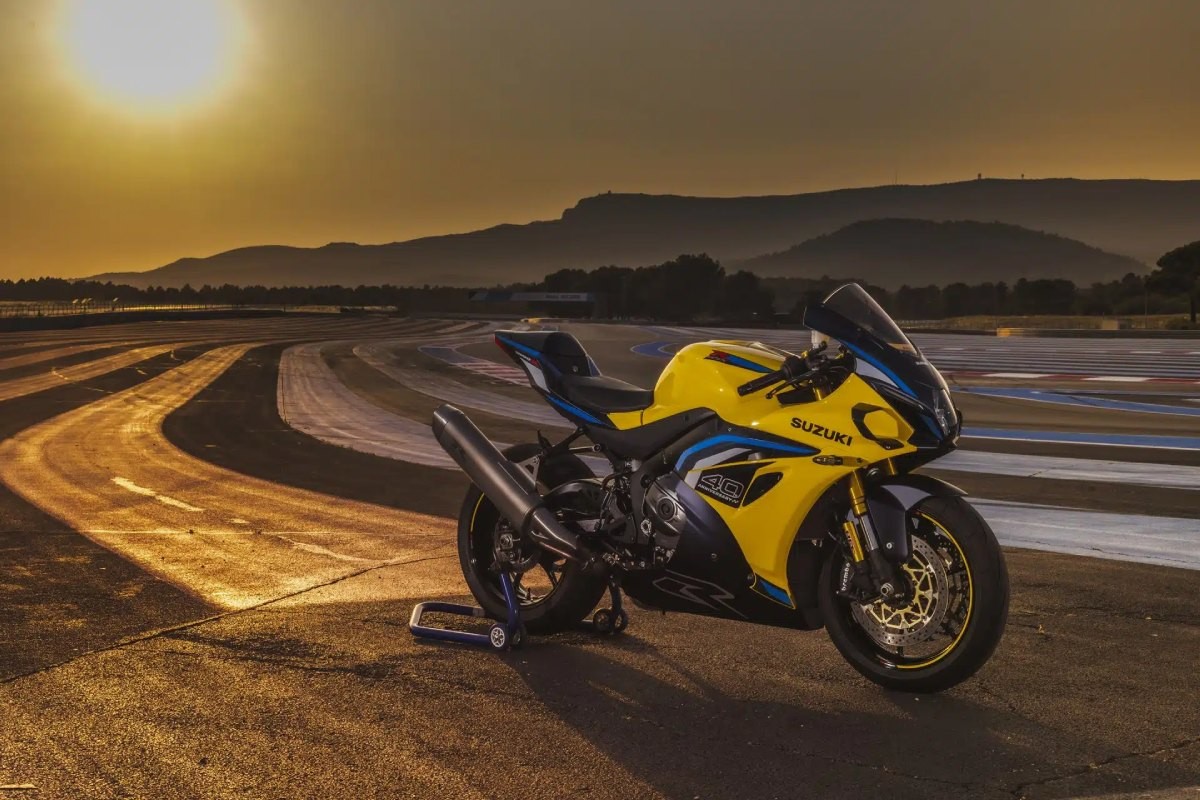 suzuki gsx r1000r 40 aniversario 5