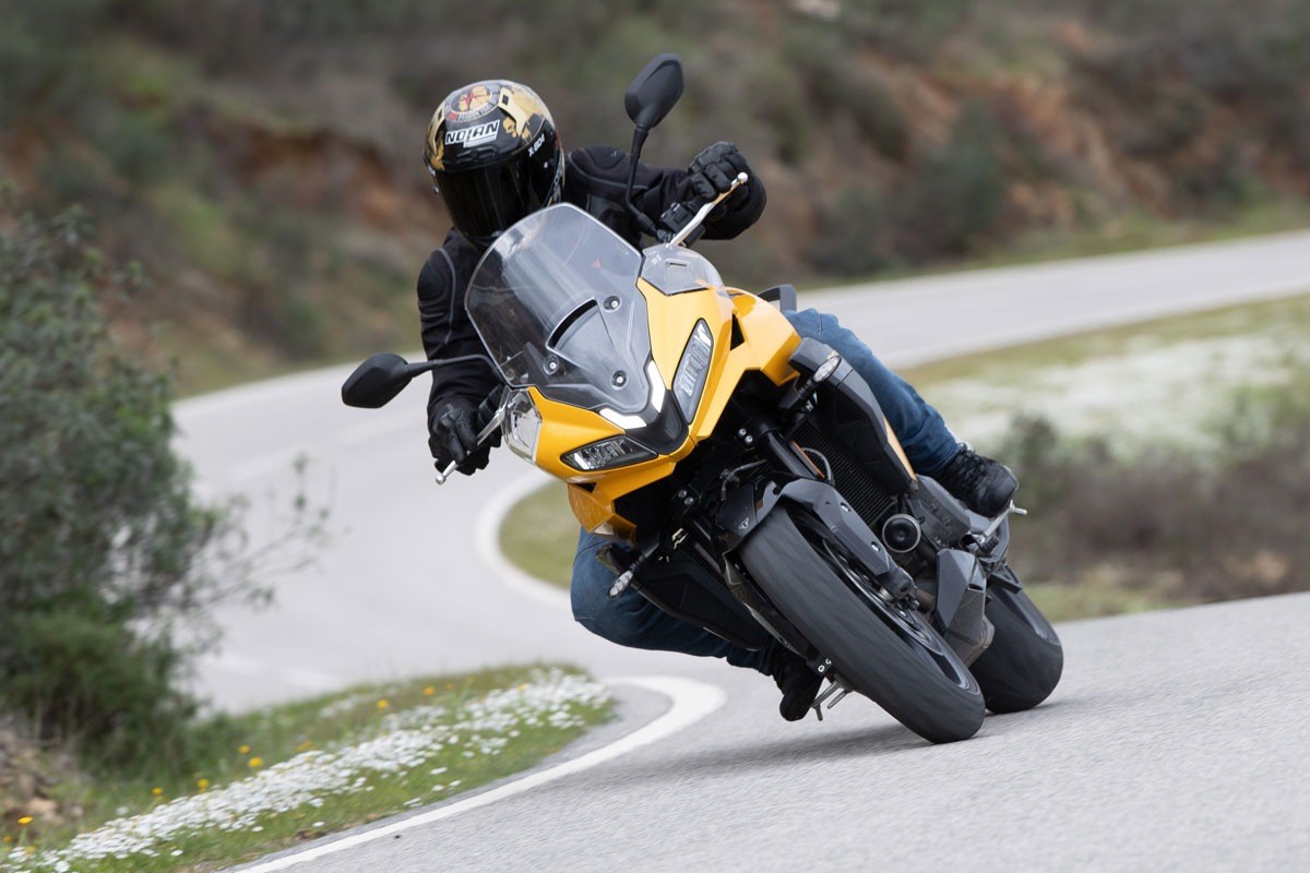 prueba triumph tiger sport 800 accion 2