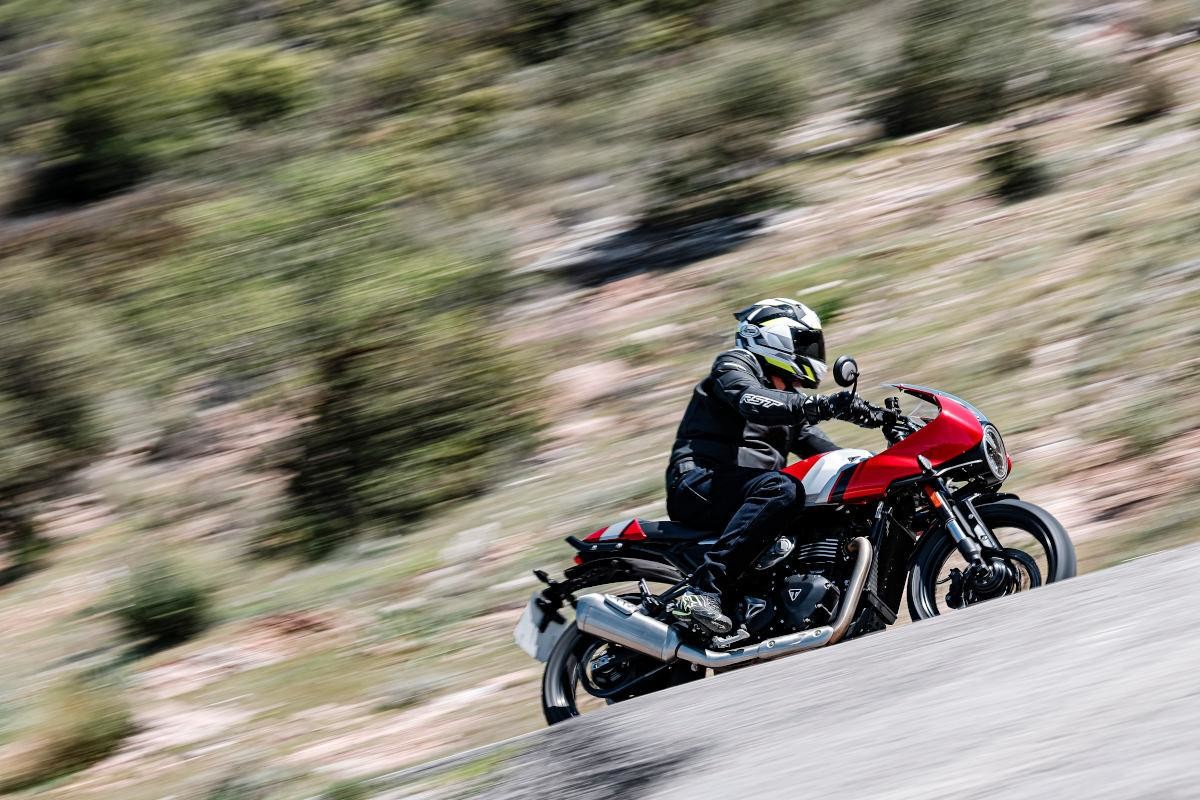 prueba triumph tracker 400 thruxton 400 8