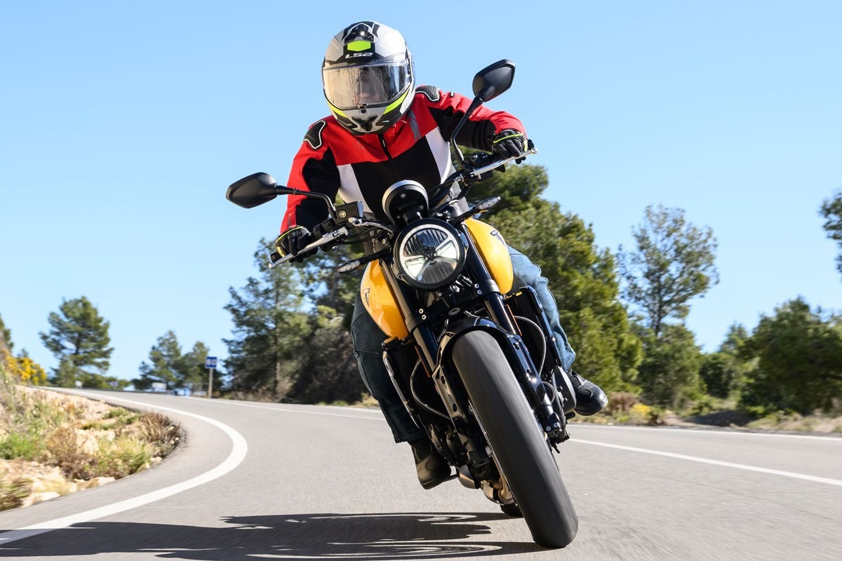 prueba triumph trident 660 2026 8