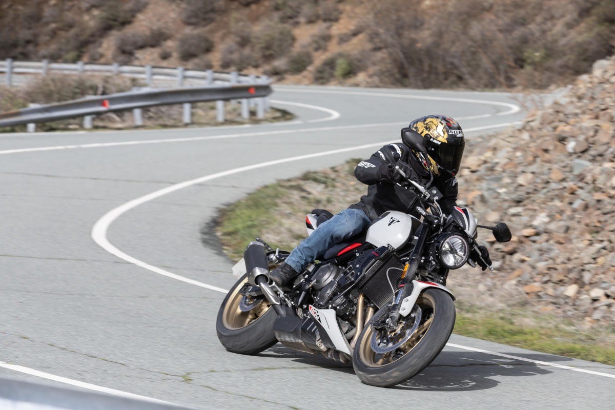 Fotos Prueba Triumph Trident 800