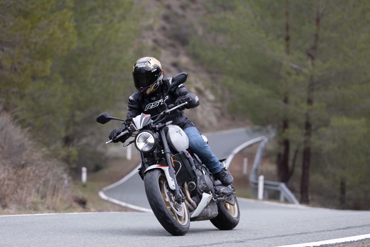 prueba triumph trident 800 5
