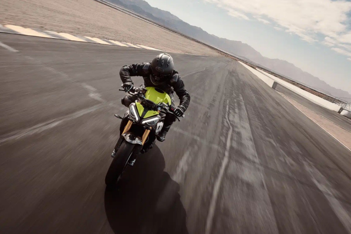 triumph speed triple 1200 rx 3