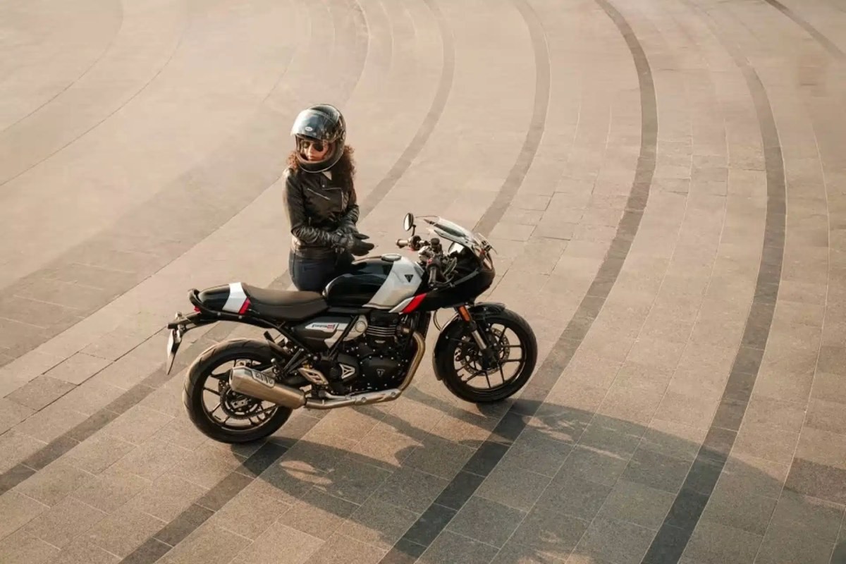 triumph thruxton 400 3.jpg