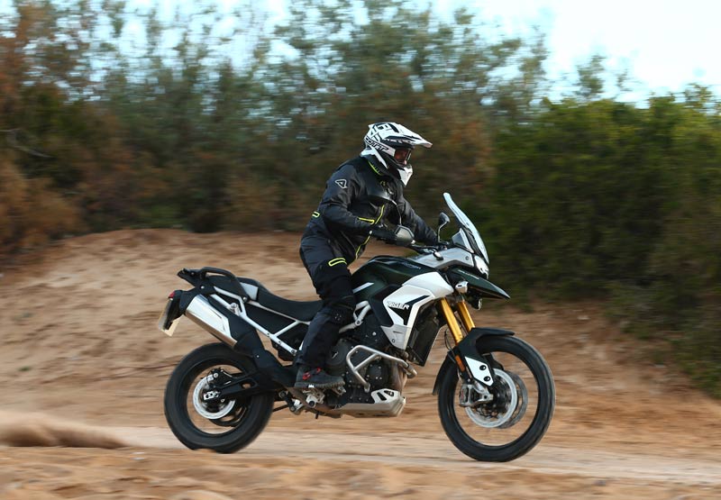 triumph tiger 900 rally pro prueba off road accion 4