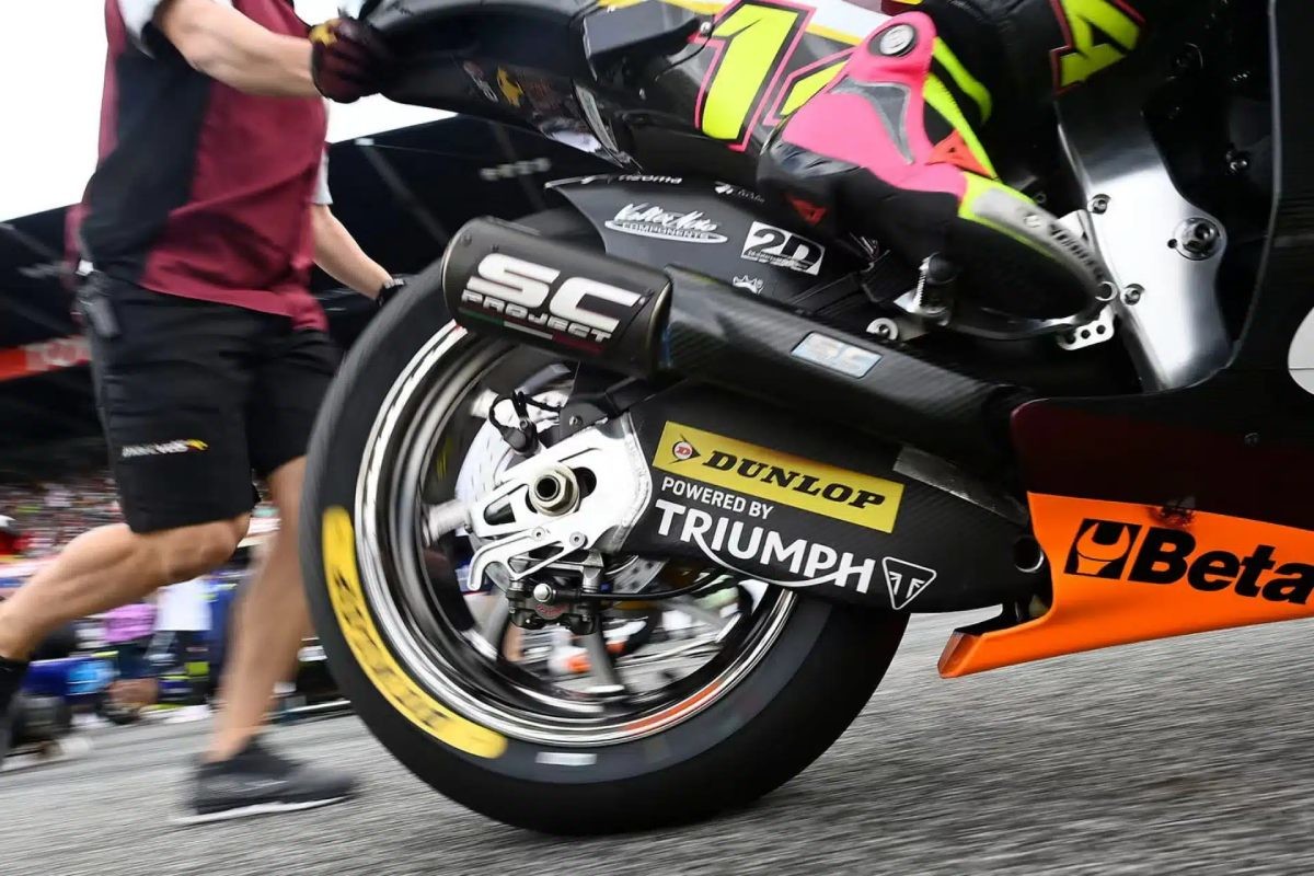 triumph motoresgp2 3