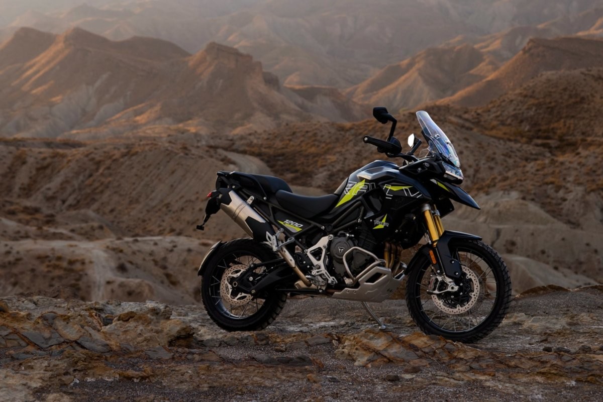 Fotos Triumph presentó las variantes Desert y Alpine de su gama de aventura Tiger 900 y 1200