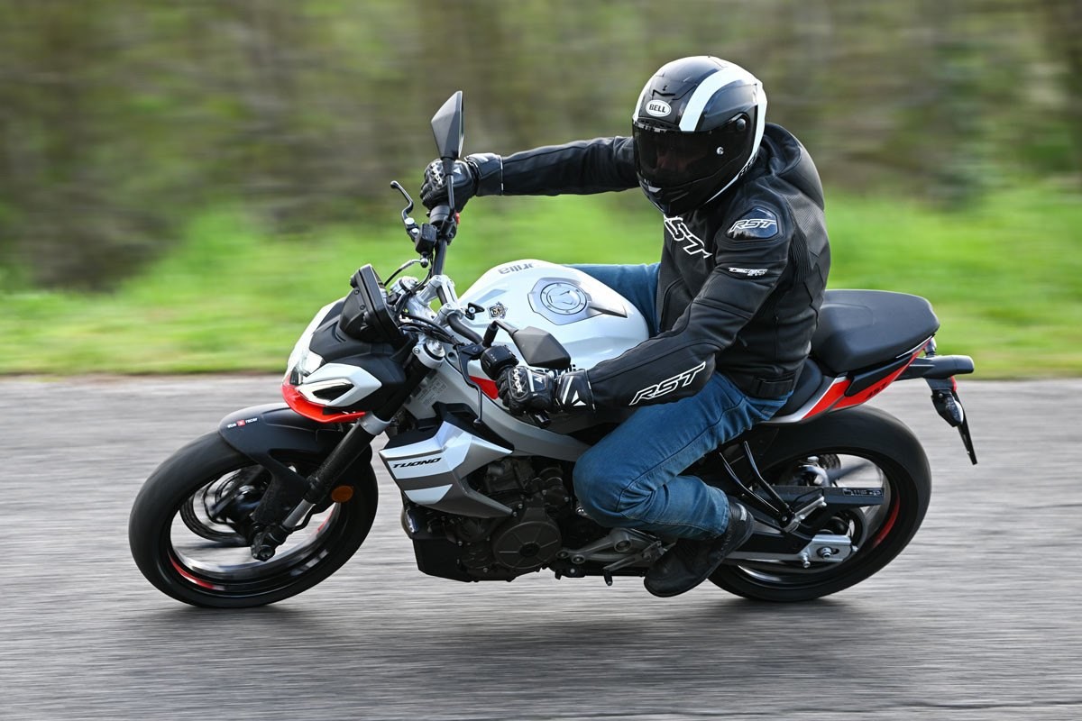 Fotos Prueba Aprilia Tuono 457