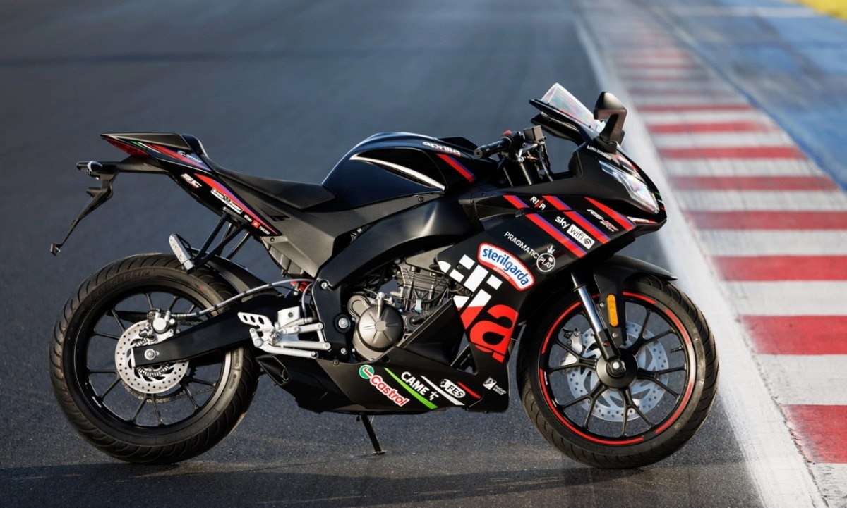 Fotos Aprilia presentó la RS125 GP Replica, una moto inspirada en los prototipos ganadores de carreras de la marca
