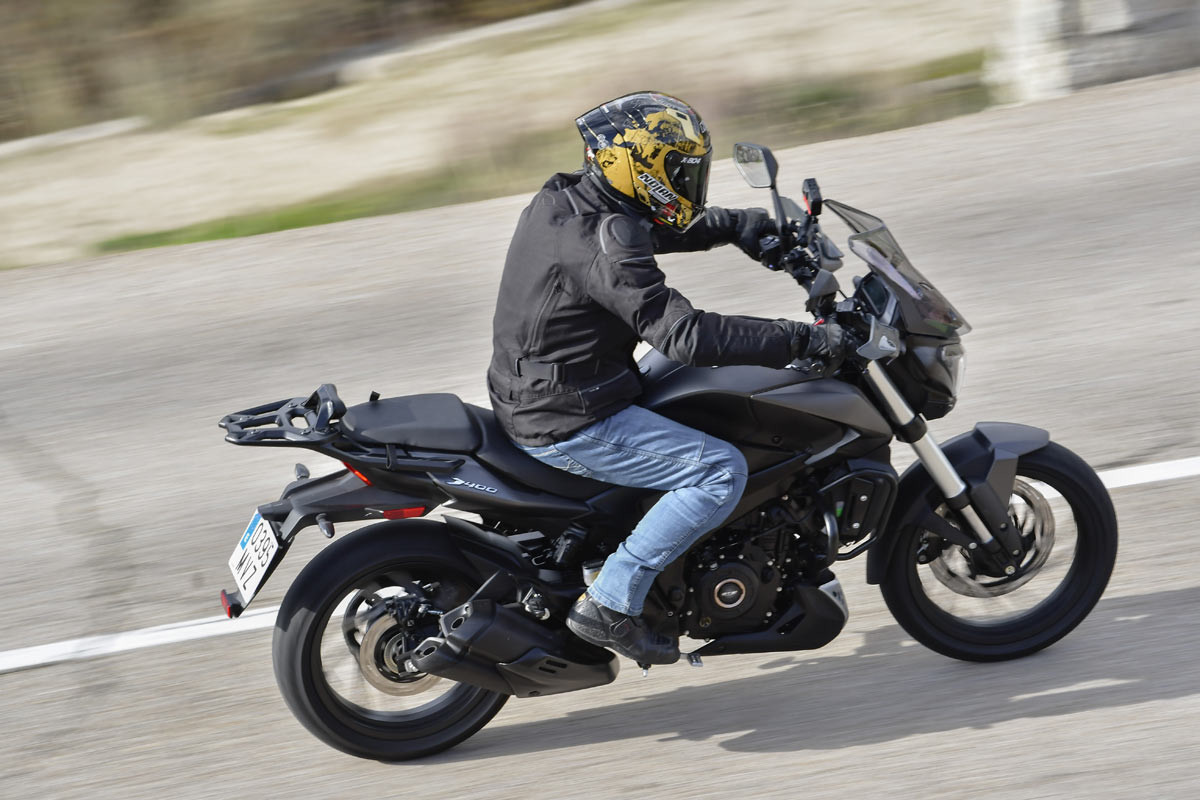 prueba bajaj dominar 400 accion 4