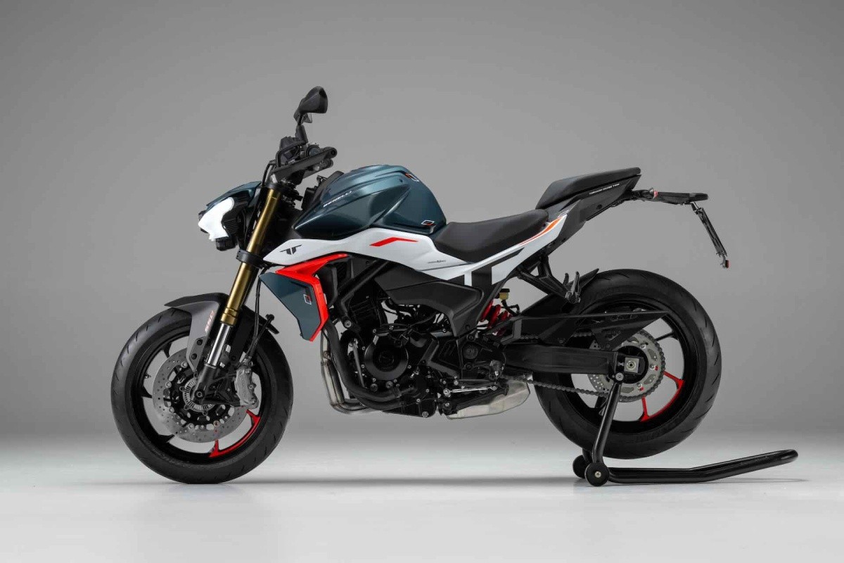 Fotos Benelli inicia el 2026 con la presentación de la nueva TNT 550 naked twin y la actualización de la TRK 602 X
