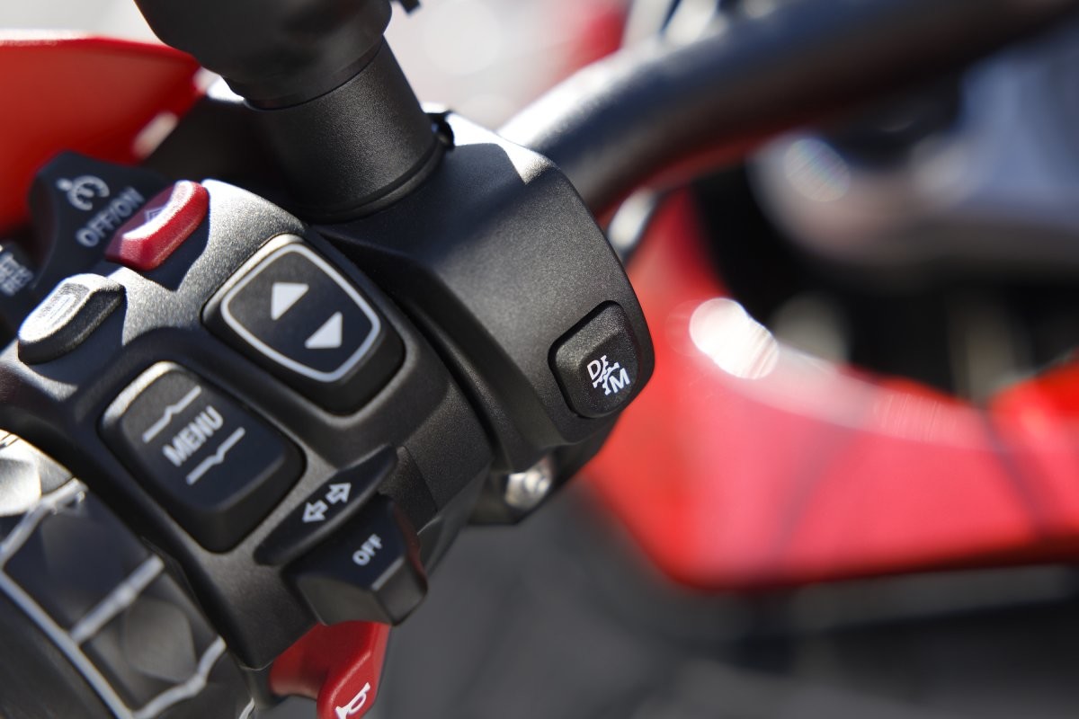 Fotos BMW Motorrad presentó una solución técnica que permite que el manejo de una motocicleta sea más sencillo y cómodo