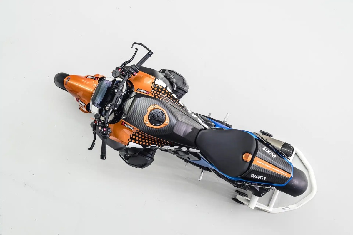 bmw r 1300 r superhooligan 4
