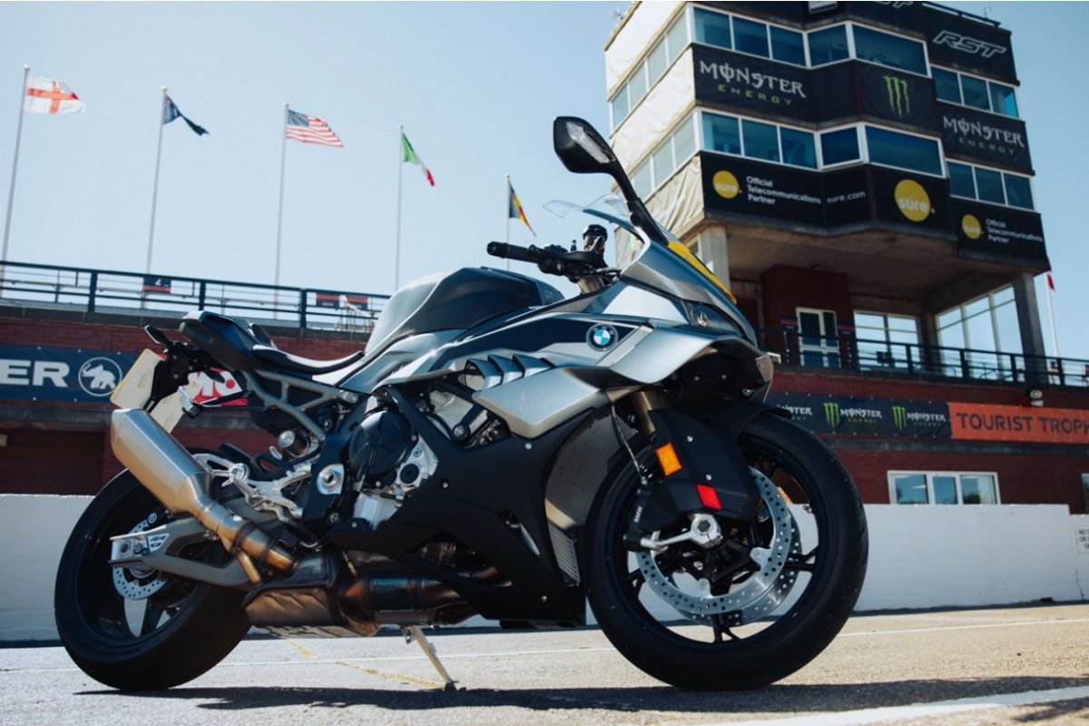 Fotos BMW suministrará superbikes a los comisarios itinerantes del TT de la Isla de Man