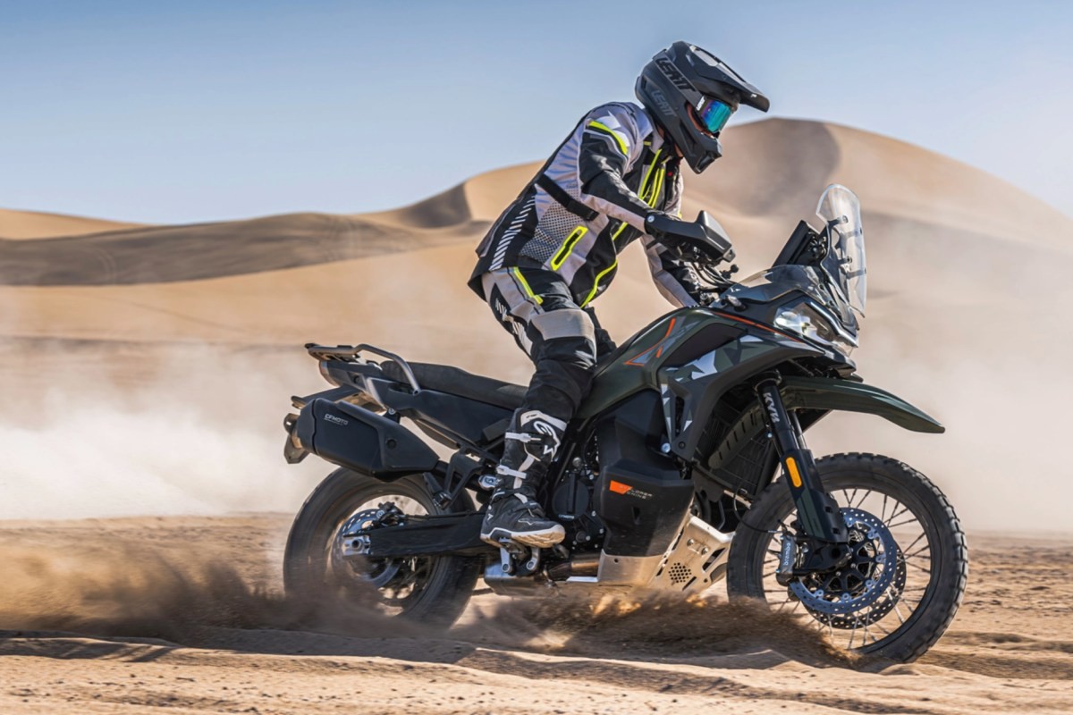 Fotos CFMoto va tras la Honda Africa Twin con la 1000MT-X, una moto con un rendimiento impresionante y un nutrido equipamiento de serie
