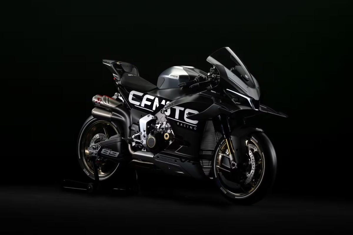 Fotos EICMA 2025: CFMoto sorprendió con la V4 SR-RR de 210 hp y ​​aerodinámica activa