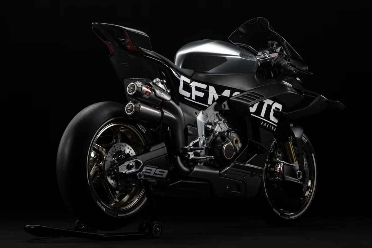 cfmoto V4 SR RR eicma 2025 2