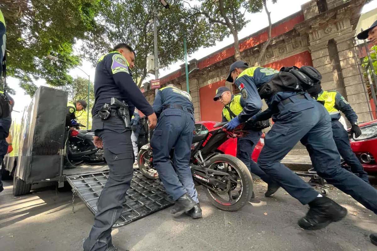 Fotos SSC mantiene operativos para retirar motos estacionadas en banquetas de CDMX