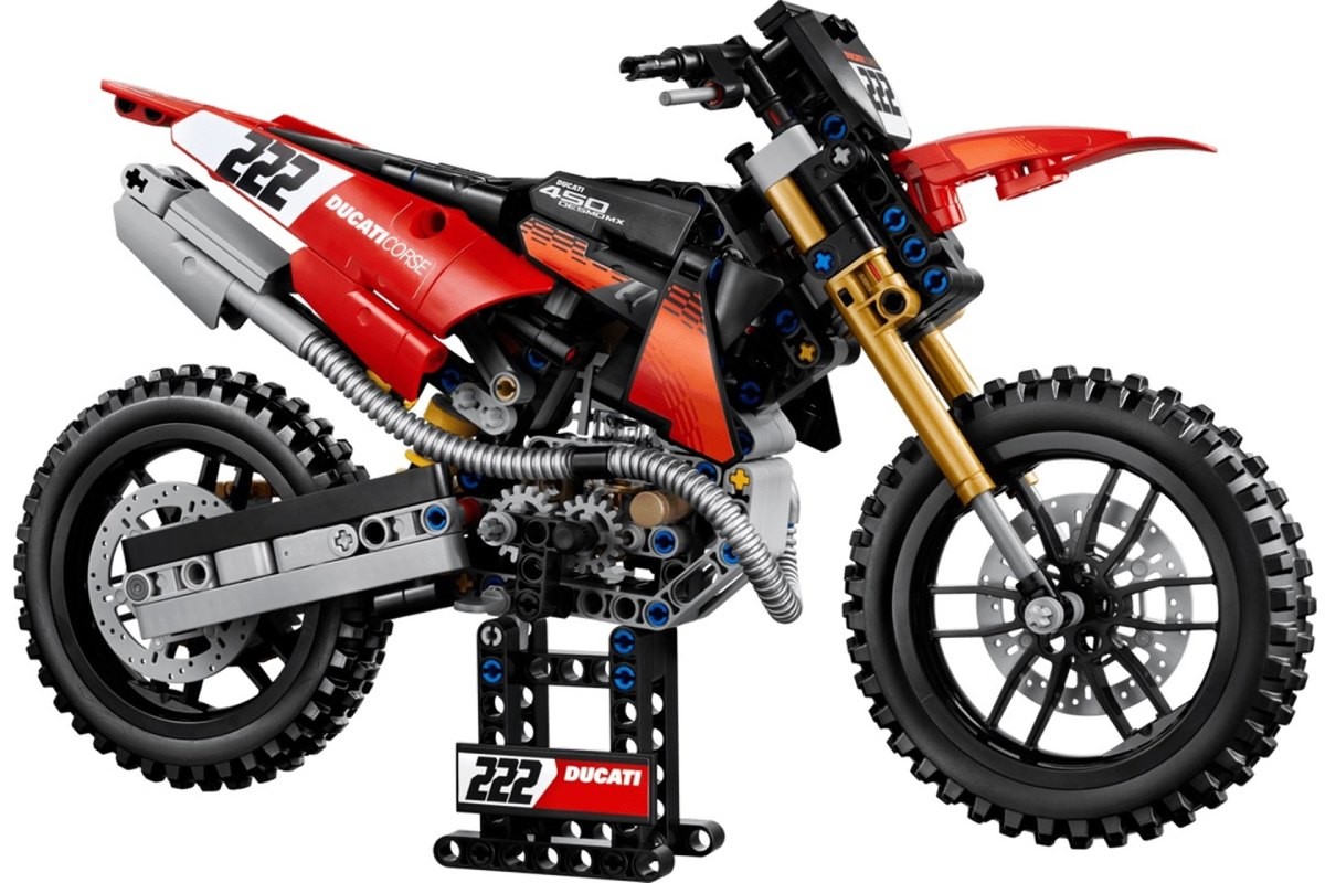 Fotos Lego Technic lo vuelve a hacer: el nuevo set de la Ducati Desmo450 MX ya está disponible