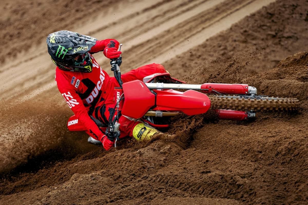 ducati desmo450 mx 2