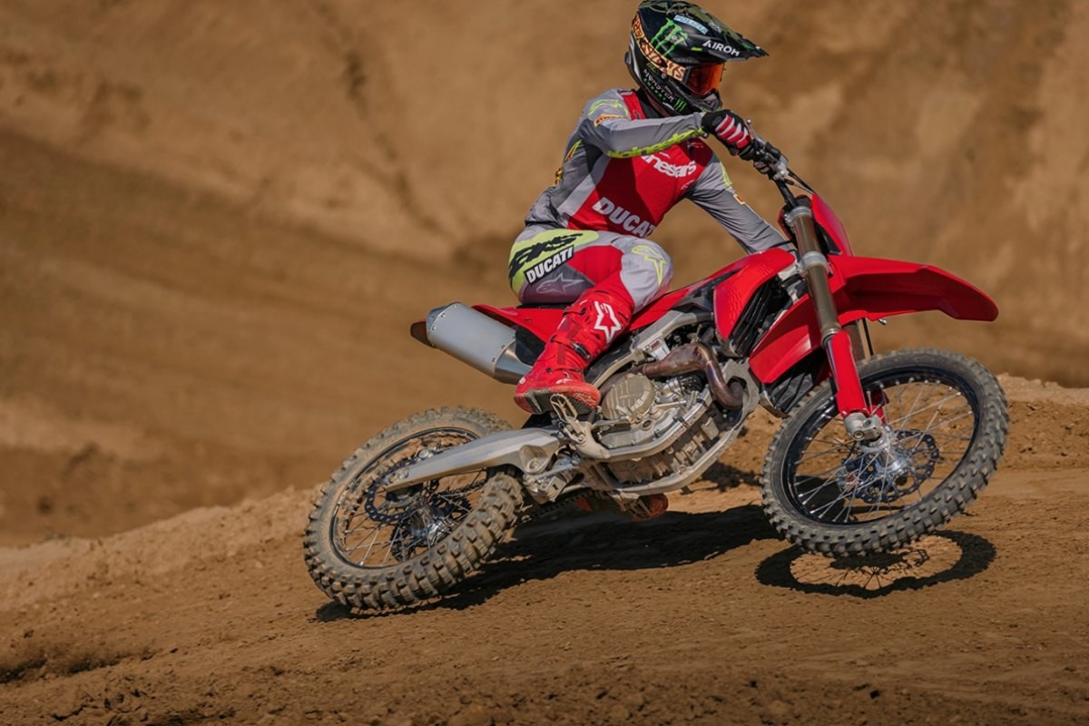 ducati desmo450 mx 3