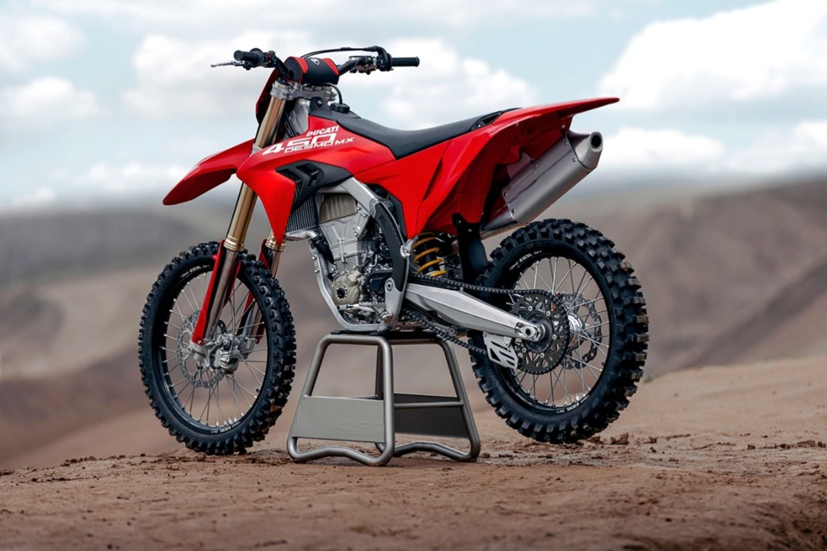 ducati desmo450 mx 4