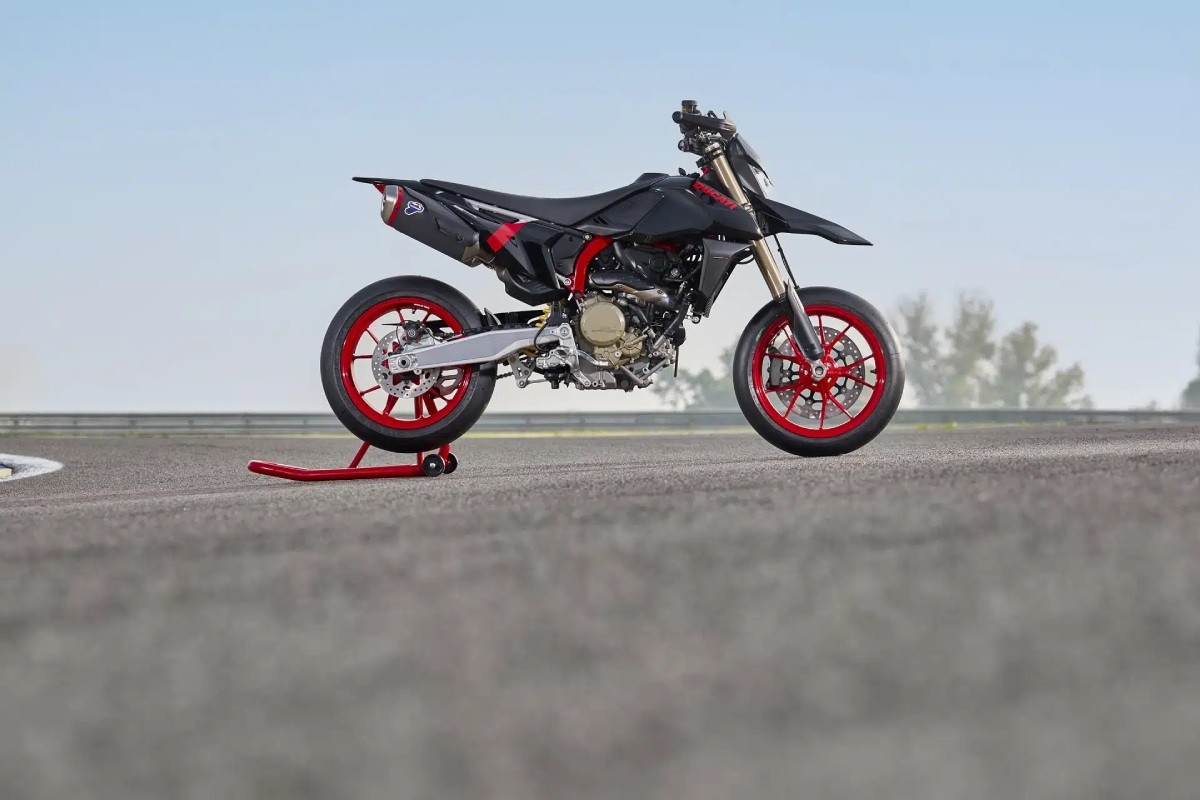 ducati hypermotard 698 mono nera 3