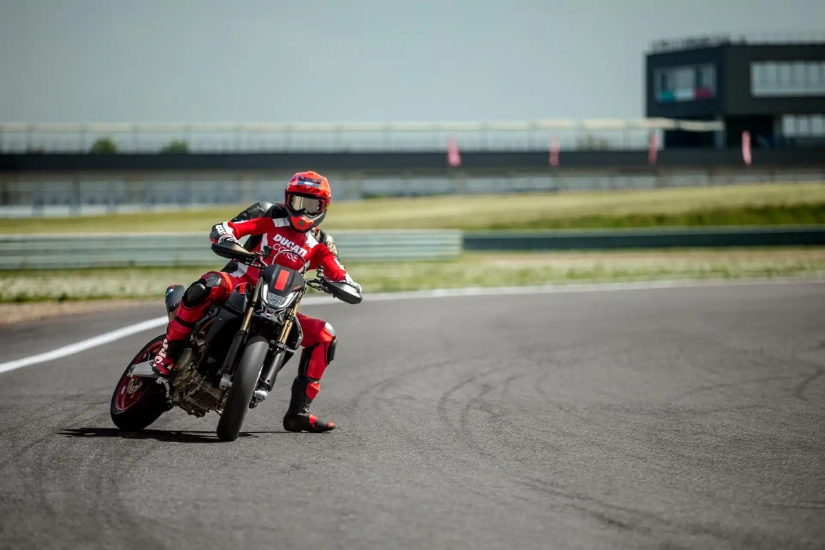 ducati hypermotard 698 mono nera 5