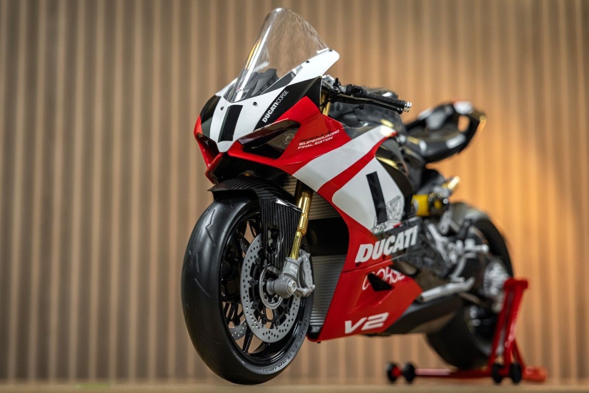Fotos Ducati y Pocher volvieron a unir esfuerzos y presentaron esta espectacular Panigale V2 Superquadro Final Edition escala 1:4