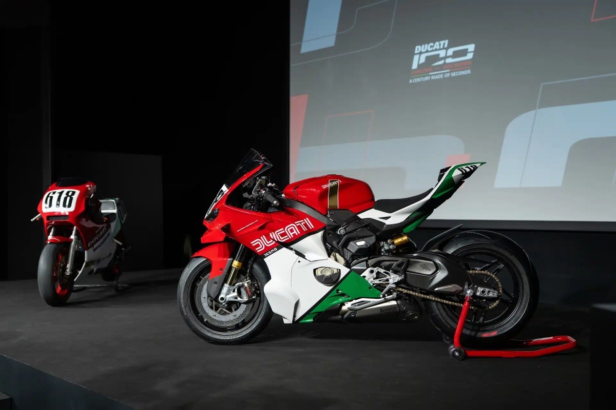 ducati superleggera v4 centenario tricolore 2
