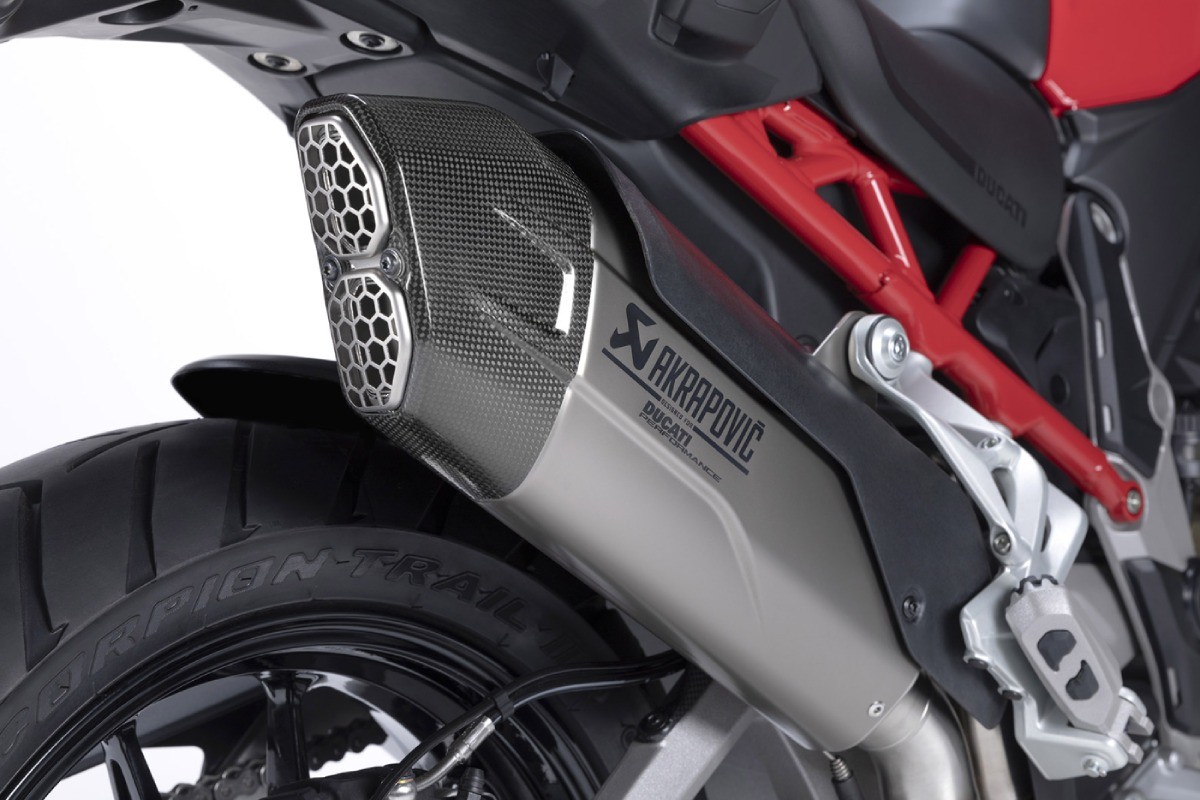 akrapovic ducati v2 3