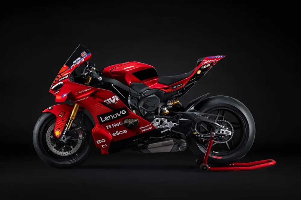 Fotos Ducati celebra la victoria de Marc Márquez y el título de MotoGP 2025 con la espectacular superbike Panigale V4 Marquez