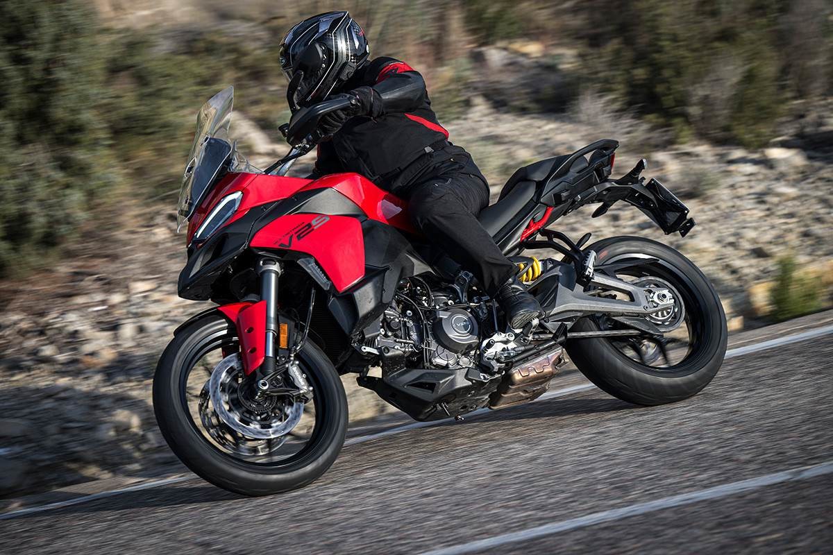 ducati multistrada v2 2025 accion 01