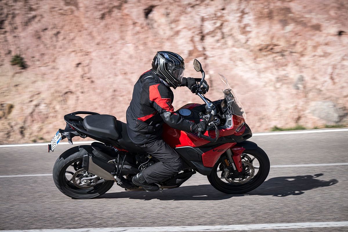 ducati multistrada v2 2025 accion 02