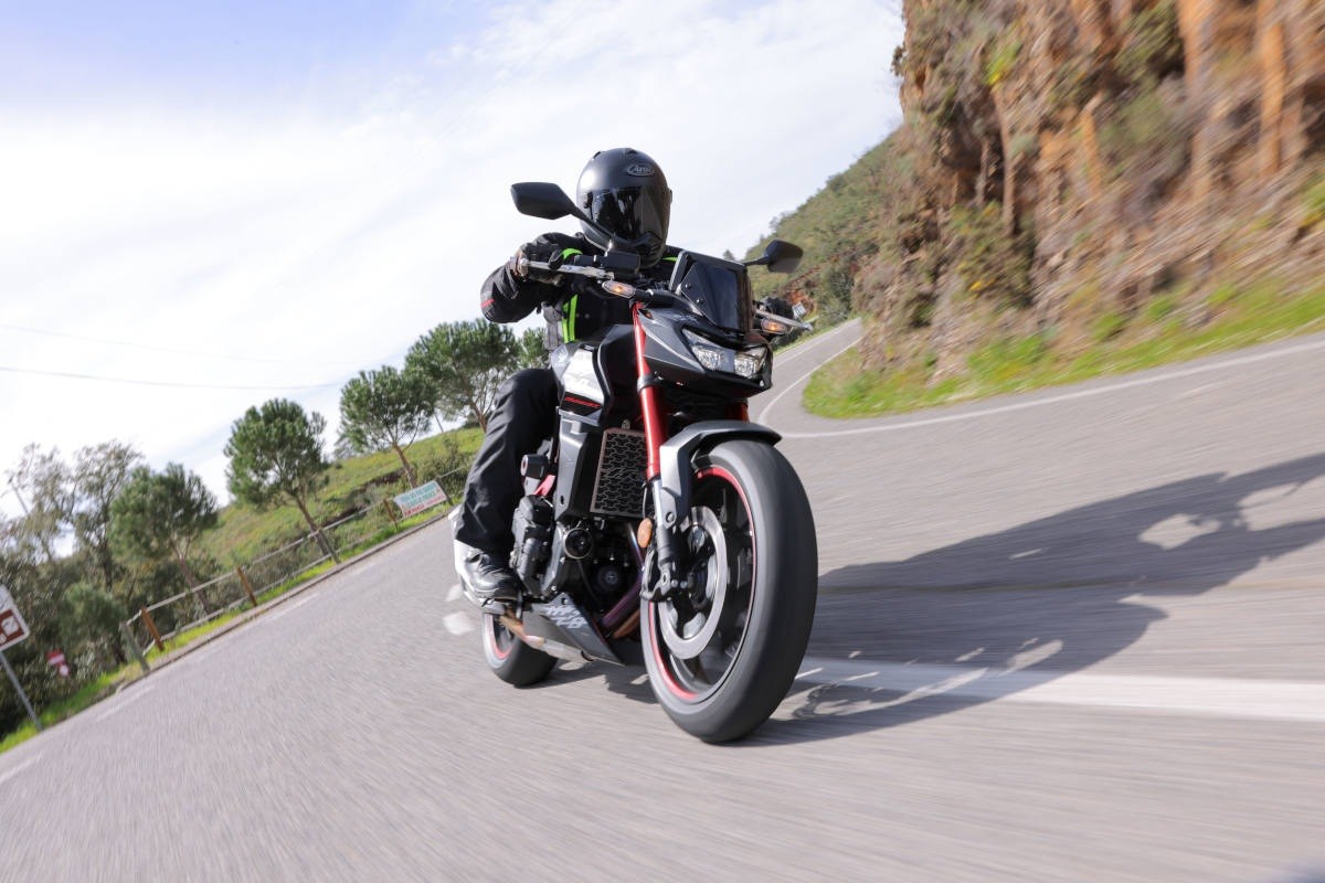 prueba honda hornet transalp 750 e clutch 2026 2
