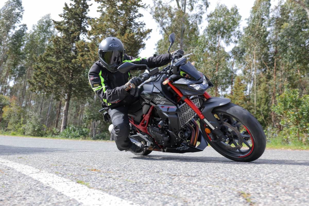 prueba honda hornet transalp 750 e clutch 2026 4