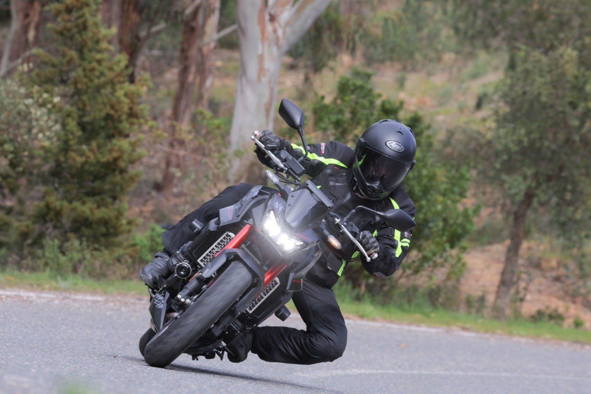 prueba honda hornet transalp 750 e clutch 2026 5