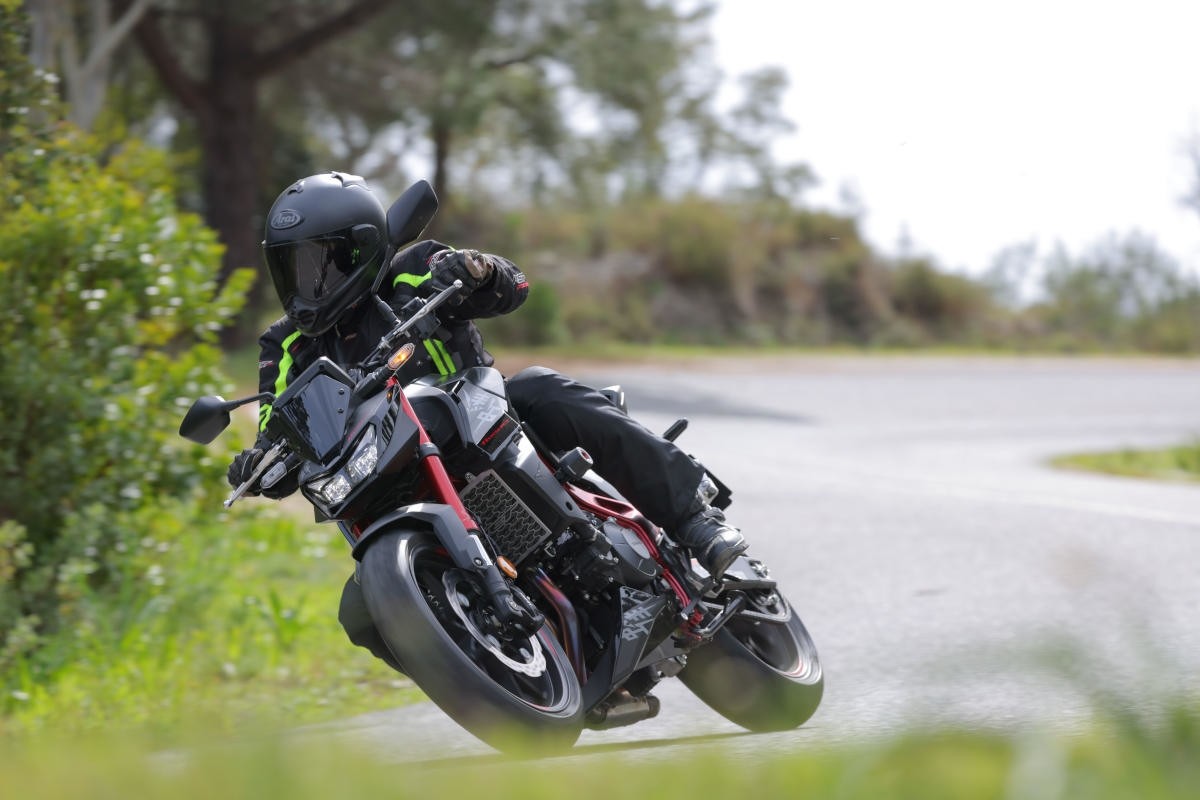 prueba honda hornet transalp 750 e clutch 2026 6