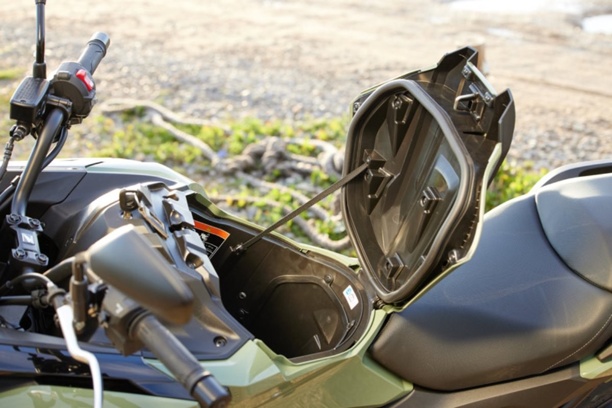 honda nc750x 2025 prueba hueco casco