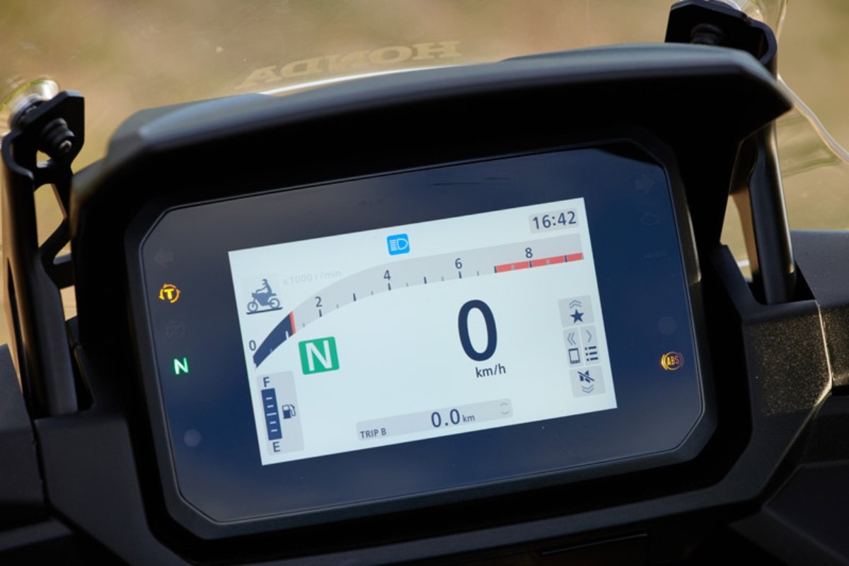 honda nc750x 2025 prueba instrumentacion tft