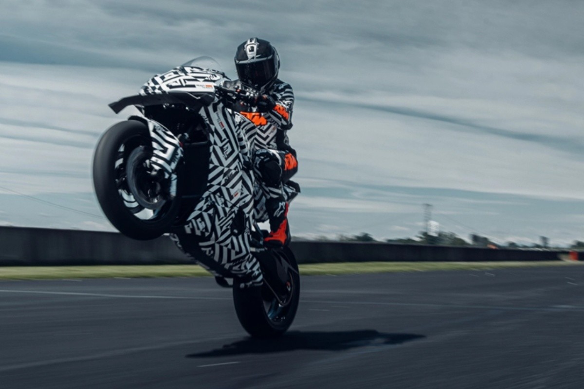 Fotos KTM mostró un prototipo de moto deportiva homologada para la calle, cuya versión de producción llegará el próximo año